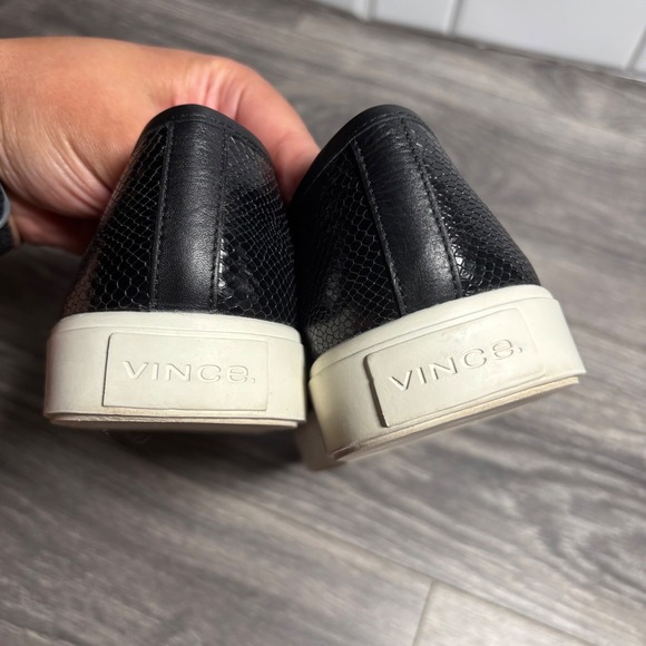 Vince Blair 5 Black Snake Print Slip On Sneakers Womens Size 8.5 Low Top Leather - Picture 6 of 11